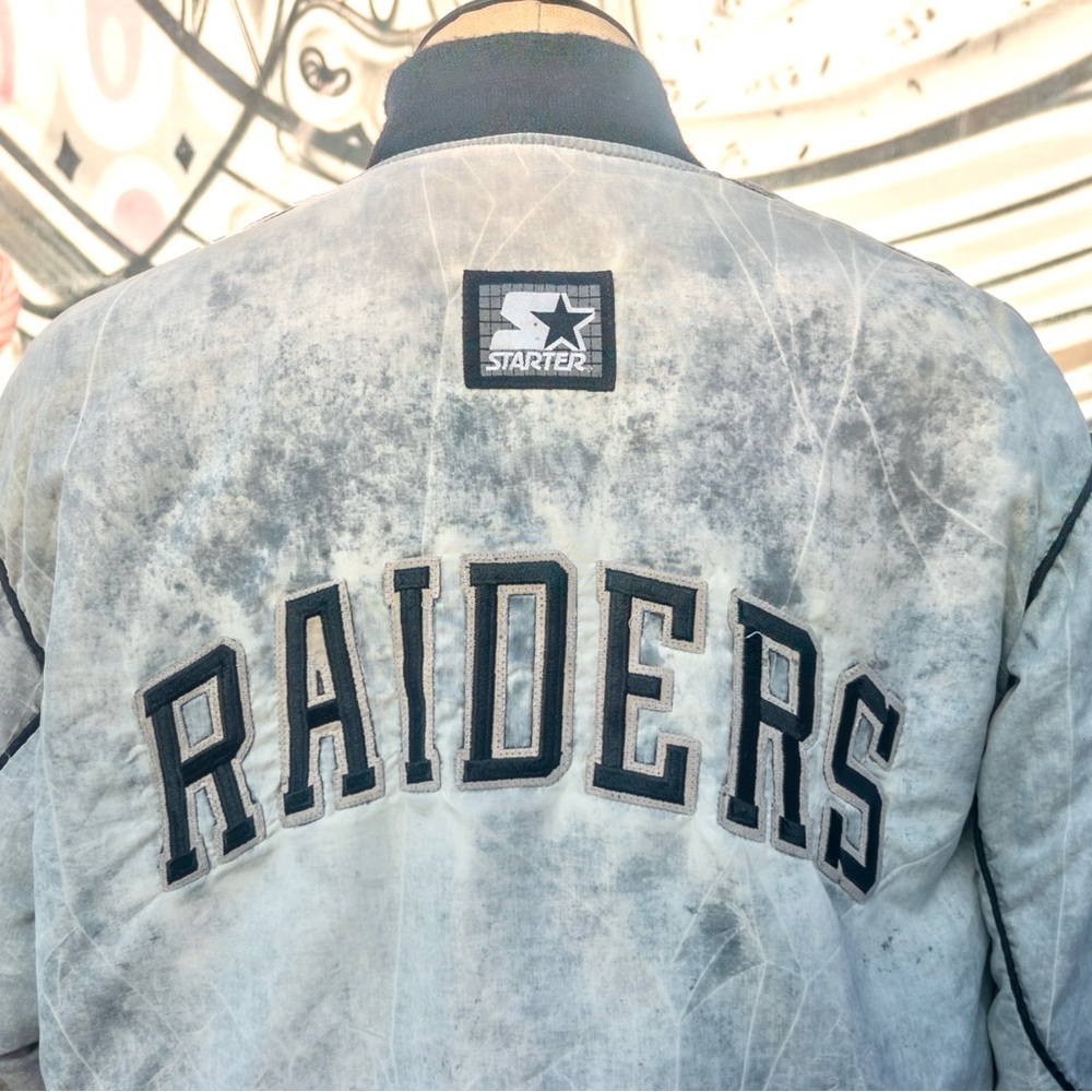 OAKLAND RAIDERS Vintage Bomber Jacket size Large (by Starter) | Distressed Gray - Picture 5 of 13